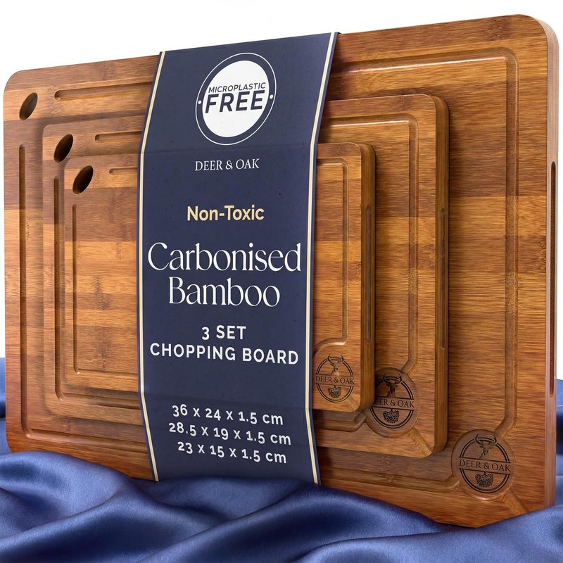 Deer & Oak 3-Piece Carbonised Bamboo Chopping Board Set – Pre-Oiled Large, Medium, & Small Sizes Wooden Chopping Boards for Kitchens with Side Handle and Hanging Hole