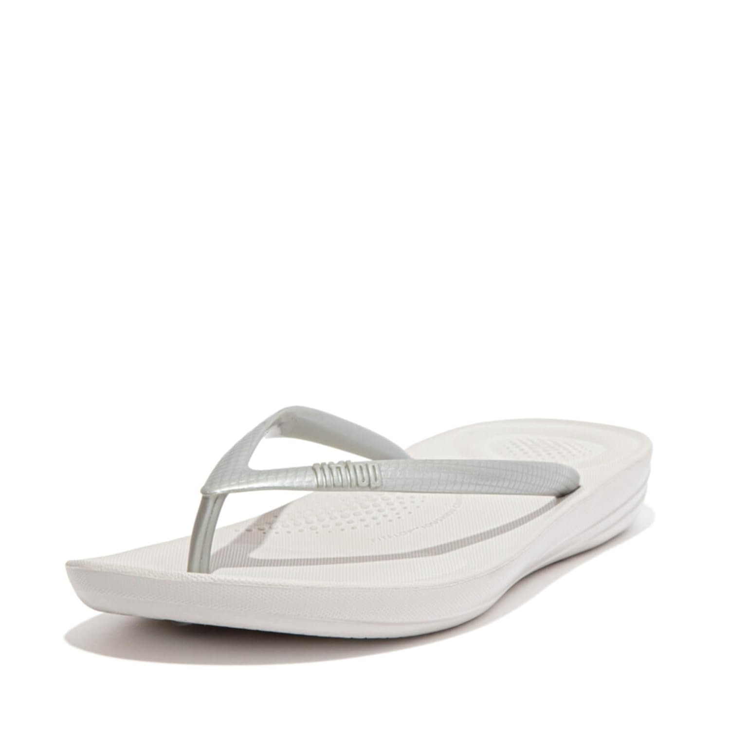 FitFlop Women's iQushion Ergonomic Flip Flops - Lightweight & Comfortable with Natural Arch Support - Silver - 8 UK