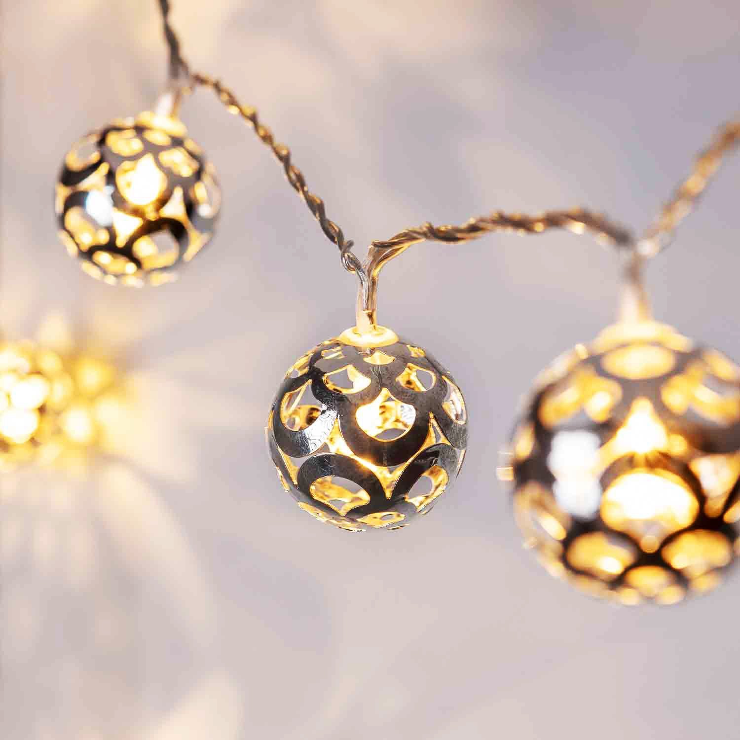 Lights4fun 2.25m Indoor Silver Moroccan Globe Fairy Lights – 16 Warm White LED Plug-in String Lights with 3m Lead and Low Voltage Transformer for Home Décor