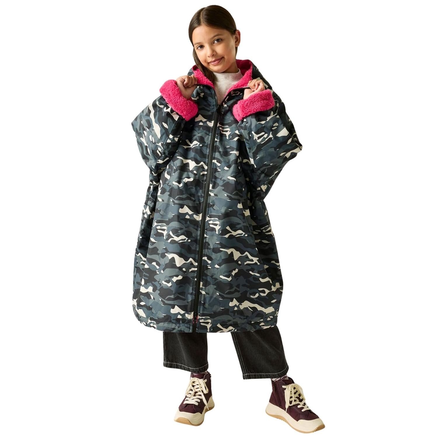 Regatta Kids Spirit Of Adventure Changing Robe - Black Camo/Pink - 3-5 Yrs