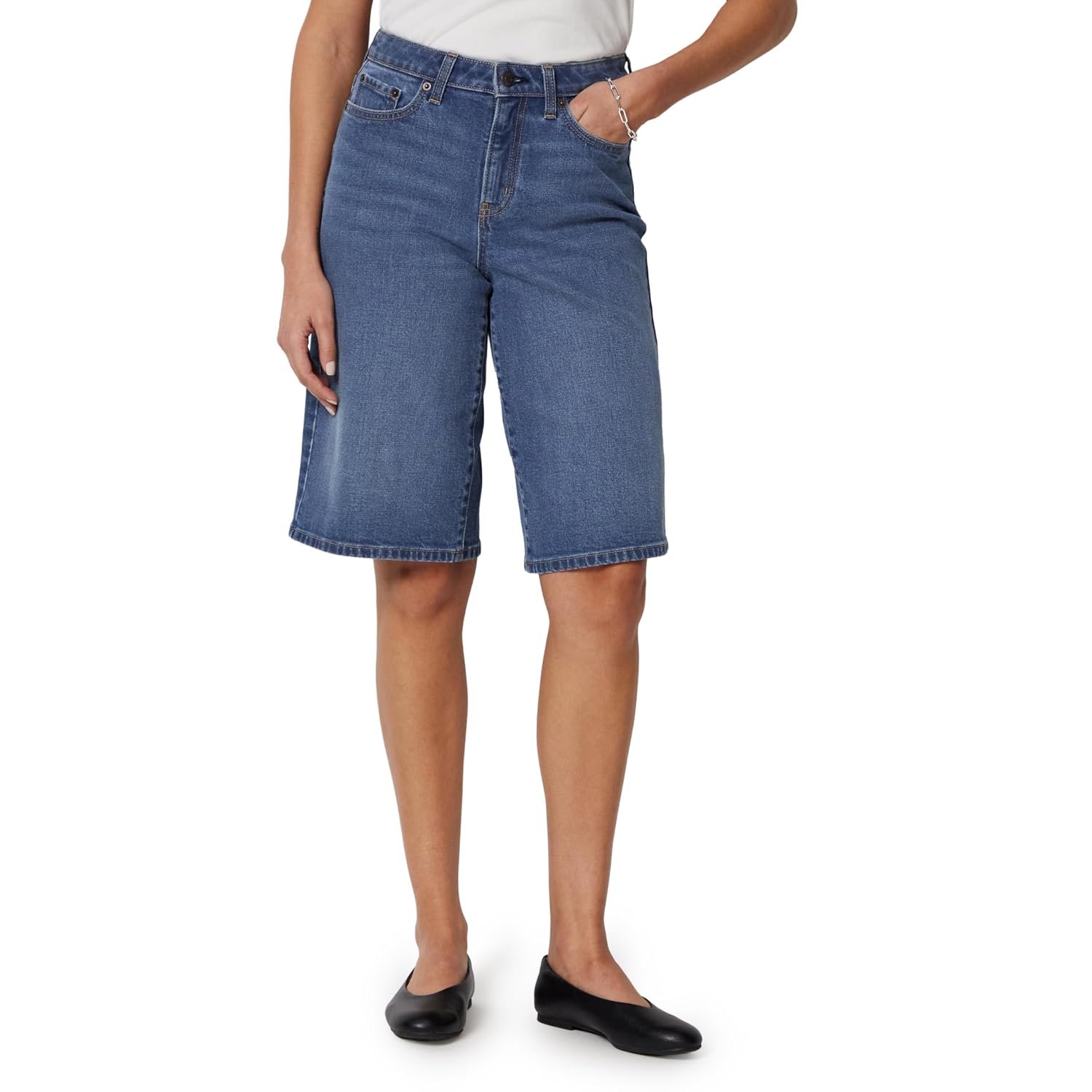 Amazon Essentials Women's Relaxed-Fit Mid-Rise Denim Bermuda Shorts, Medium Blue Vintage, 12