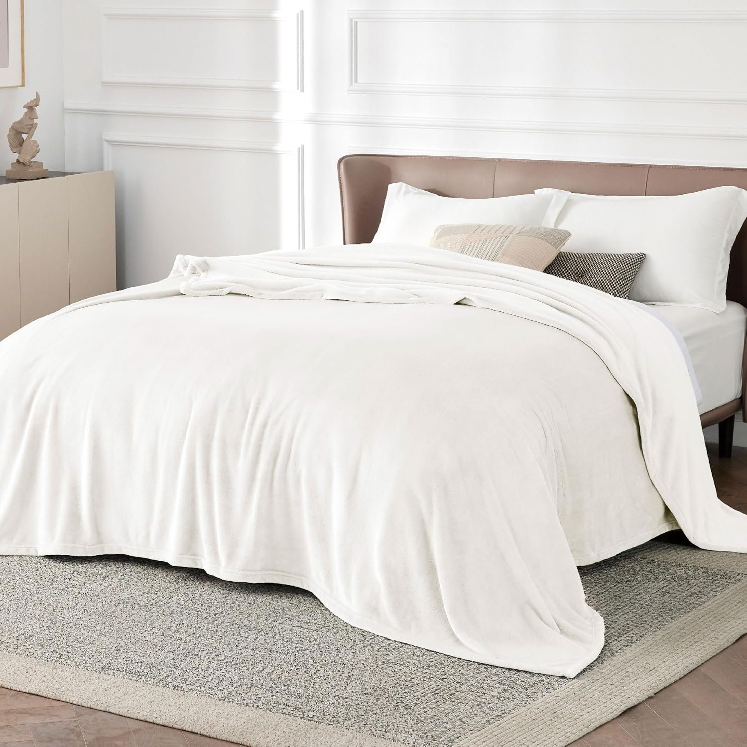 Bedsure Fleece Blanket for Bed - Soft Cosy Fluffy Throw Blankets, Warm Large Throws for Audlts, Ivory, 220x240 cm