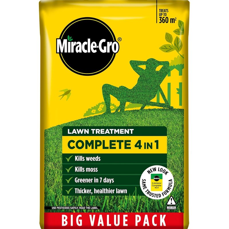 Miracle-Gro Complete 4 in 1 Lawn Food, 360 m² bag, Lawn Food, Weed & Moss Control