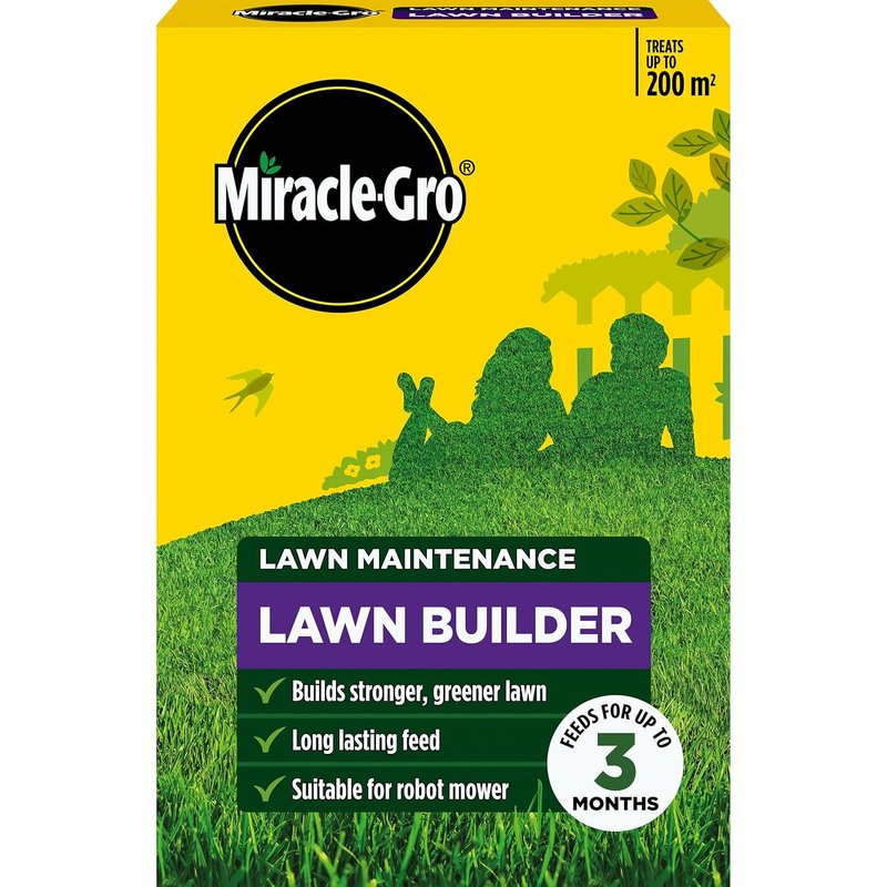 Miracle-Gro Lawn Builder - Builds a Strong and Green Lawn, feeds for 3 months, 200m2, 4kg Carton