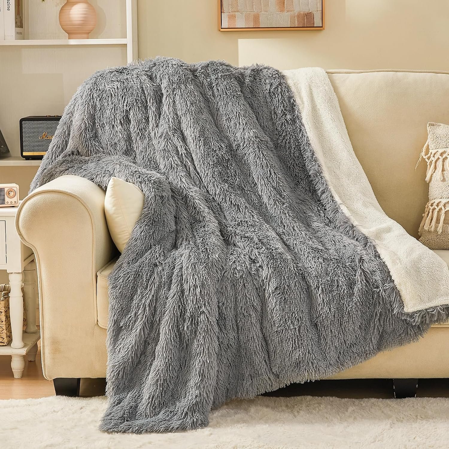 EMME Faux Fur Blanket, 150 x 200cm, Fluffy Bed Throw Fleece Blanket, Super Soft, Thick and Elegant, Warm Cozy Reversible Throws for Sofa, Bed, Light Grey