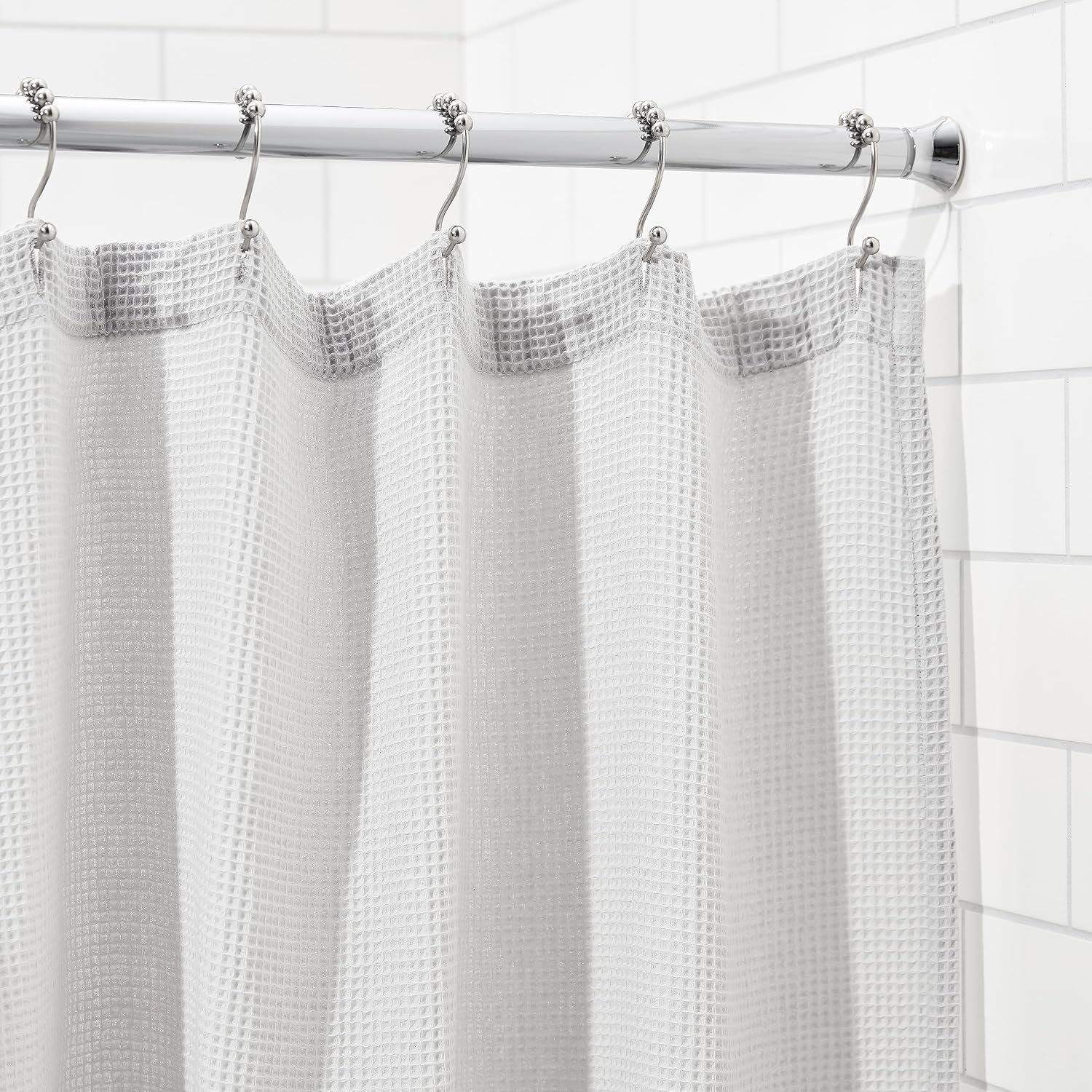 Amazon Basics Extendable Shower Curtain Pole, 137 to 229 cm, Chrome